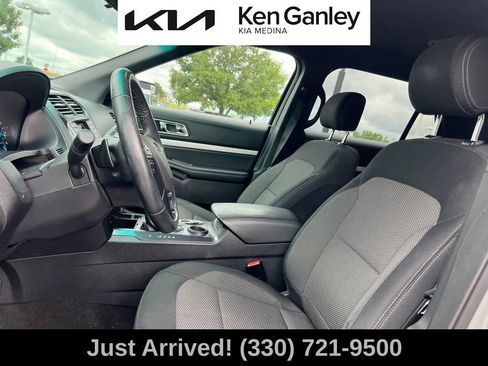 Used 2017 Ford Explorer XLT FWD image 11