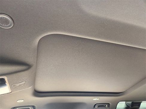 New 2024 Land Rover Defender 110 S image 18