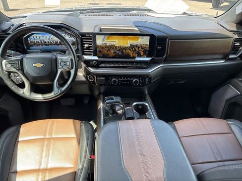 Used 2023 Chevrolet Silverado 1500 High Country w/ High Country Premium Package AWD/4WD image 10