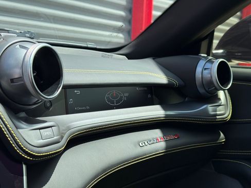 Used 2017 Ferrari GTC4Lusso AWD/4WD image 40