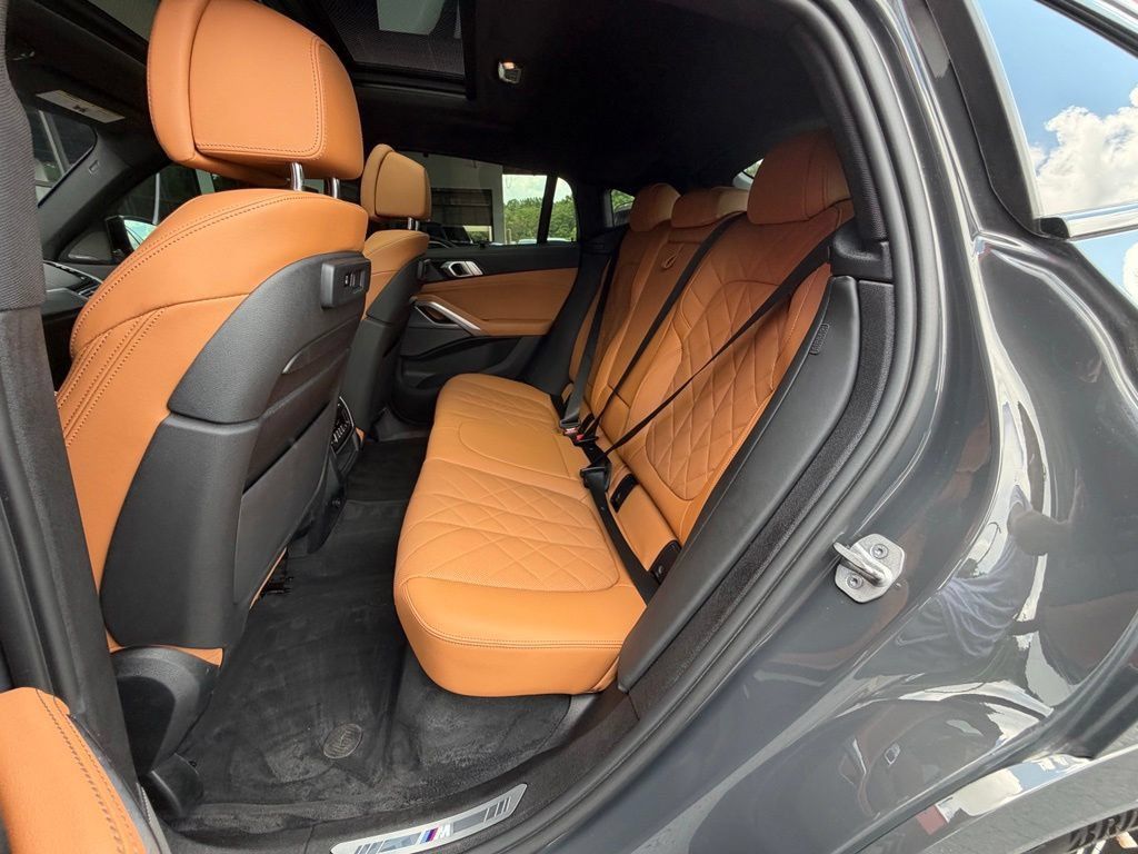 Used 2023 BMW X6 xDrive40i AWD/4WD image 29