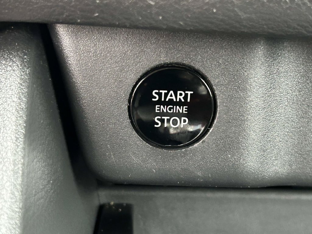 Used 2025 Nissan Rogue SV AWD/4WD image 30