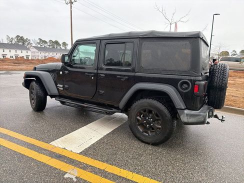 Used 2018 Jeep Wrangler Unlimited Sport image 3