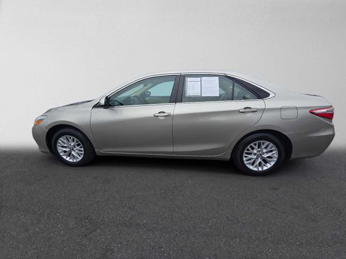 Used 2016 Toyota Camry LE FWD image 6