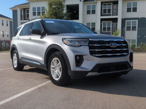Certified 2025 Ford Explorer Active w/ Active Comfort Package RWD image 1