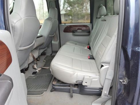 Used 2007 Ford F250 Lariat image 11