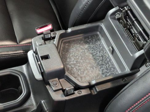 Used 2025 Jeep Wrangler Unlimited Rubicon image 16