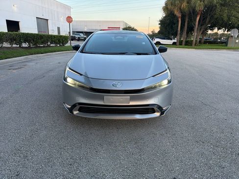 Used 2025 Toyota Prius Plug-In Hybrid FWD image 5