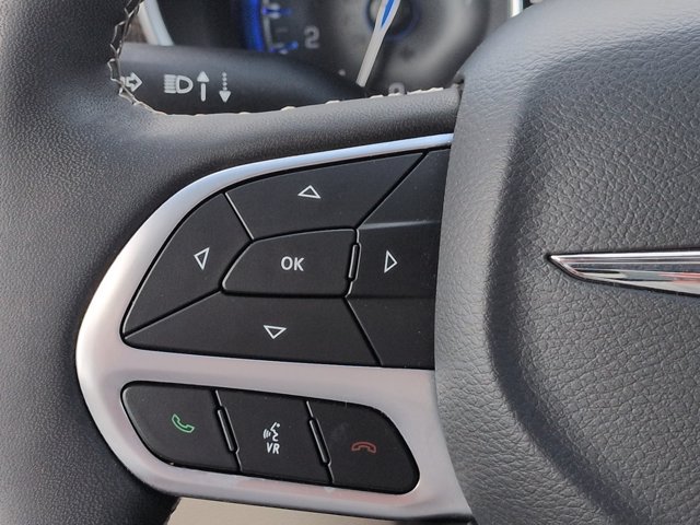 Used 2023 Chrysler Pacifica Limited FWD image 26