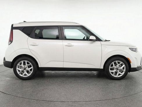 Used 2025 Kia Soul LX w/ LX Technology Package FWD image 11