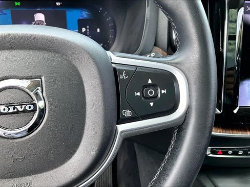 Used 2022 Volvo XC60 B5 Momentum w/ Advanced Package FWD image 25