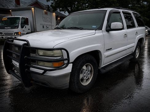 Used 2002 Chevrolet Tahoe LT RWD image 1