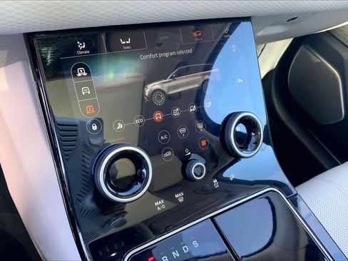 Used 2020 Land Rover Range Rover Velar R-Dynamic S image 31