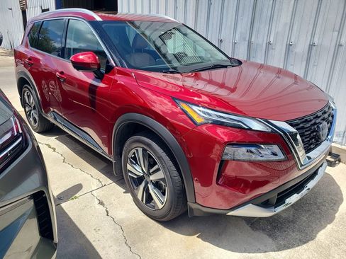 Used 2023 Nissan Rogue Platinum w/ Platinum Premium Package image 2