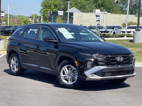 Certified 2025 Hyundai Tucson SE FWD image 1