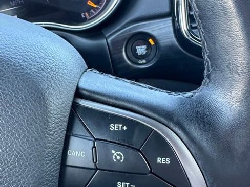 Used 2020 Jeep Grand Cherokee Laredo w/ Security & Convenience Group image 27