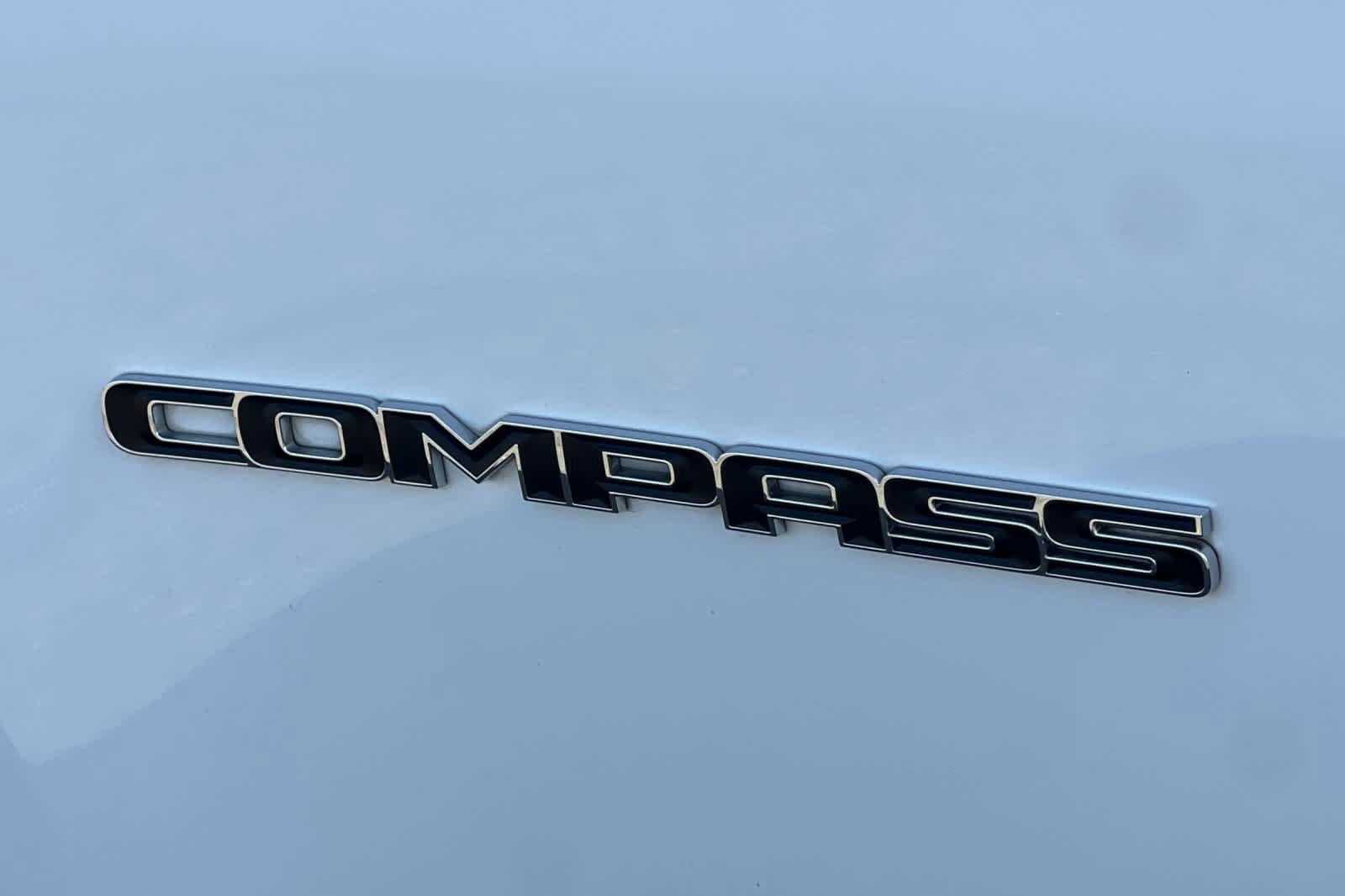 Used 2022 Jeep Compass Latitude FWD image 32