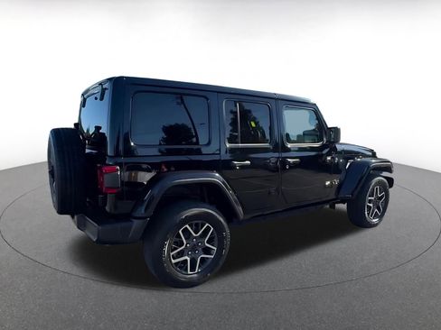 Used 2025 Jeep Wrangler Unlimited Sahara AWD/4WD image 11