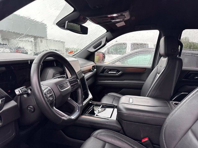 Used 2025 GMC Yukon Denali AWD/4WD image 9
