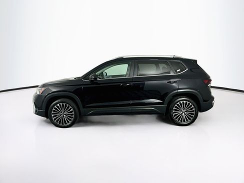 Used 2025 Volkswagen Taos SE FWD image 4
