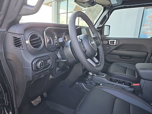 New 2026 Jeep Gladiator Sahara image 38