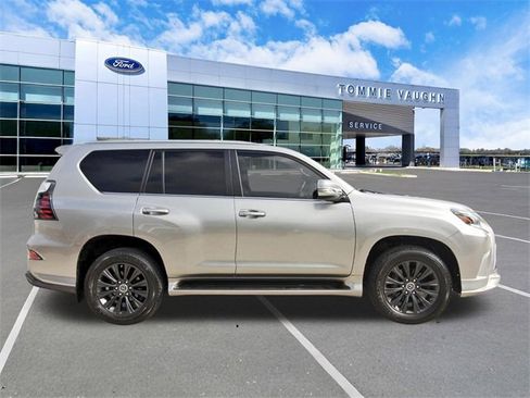 Used 2023 Lexus GX 460 Premium w/ Accessory Package image 6