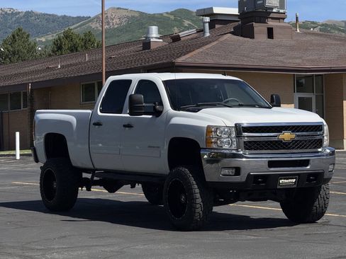 Used 2013 Chevrolet Silverado 2500 LT w/ Interior Plus Package AWD/4WD image 3