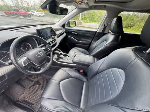 Used 2022 Toyota Highlander XLE image 12