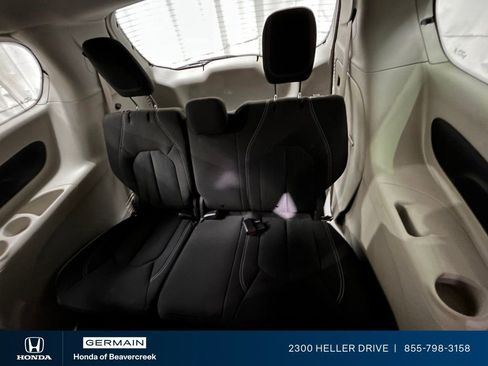 Used 2021 Chrysler Voyager L FWD image 29