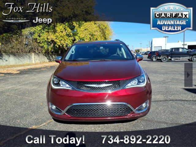 Used 2020 Chrysler Pacifica Limited w/ 8-pass Seating Package FWD image 2