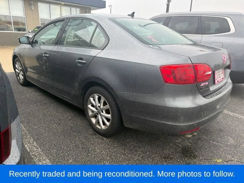 Used 2012 Volkswagen Jetta SE FWD image 2