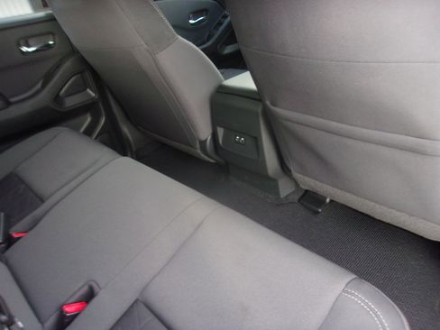 Used 2025 Nissan Frontier SV image 14