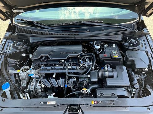 Used 2025 Hyundai Elantra Limited FWD image 9