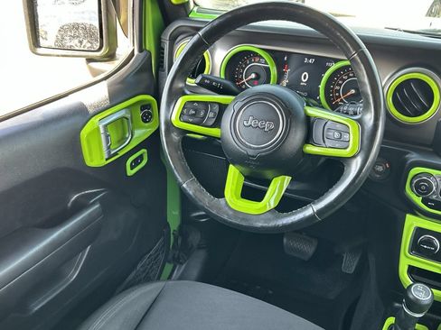 Used 2018 Jeep Wrangler Unlimited Sport S AWD/4WD image 18
