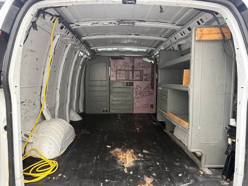 Used 2010 Chevrolet Express 2500 RWD image 10