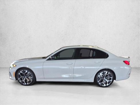 Used 2025 BMW 330i Sedan w/ Premium Package RWD image 9