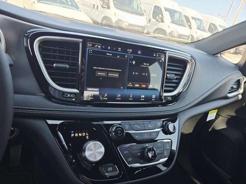 New 2026 Chrysler Pacifica Select FWD image 24