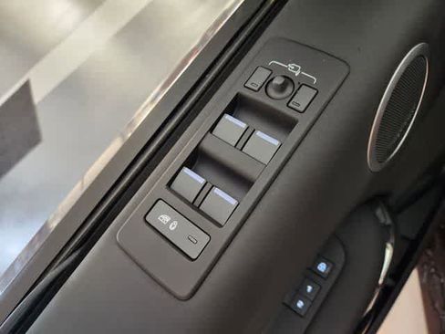 New 2026 Land Rover Discovery S AWD/4WD image 22