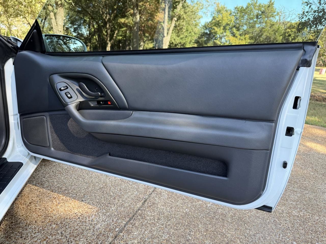 Used 1999 Chevrolet Camaro Z28 RWD image 21