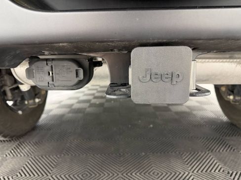 Used 2023 Jeep Wrangler Unlimited Sahara AWD/4WD image 13