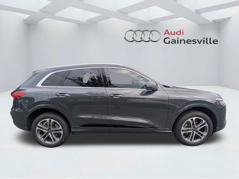 Used 2025 Audi Q5 Premium w/ Convenience Package AWD/4WD image 4