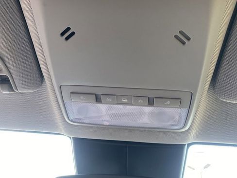 Certified 2022 Chevrolet Trax LT w/ Midnight Edition image 32