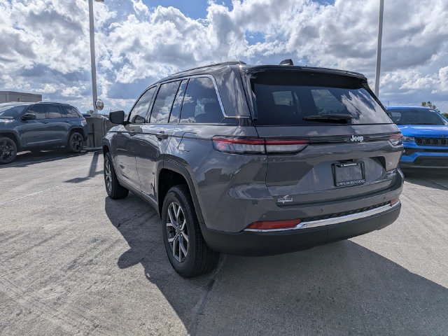 New 2027 Jeep Grand Cherokee Laredo RWD image 6