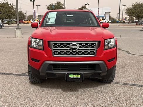 Used 2022 Nissan Frontier SV image 2