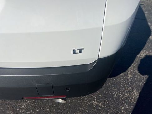 Used 2021 Chevrolet Traverse LT image 6