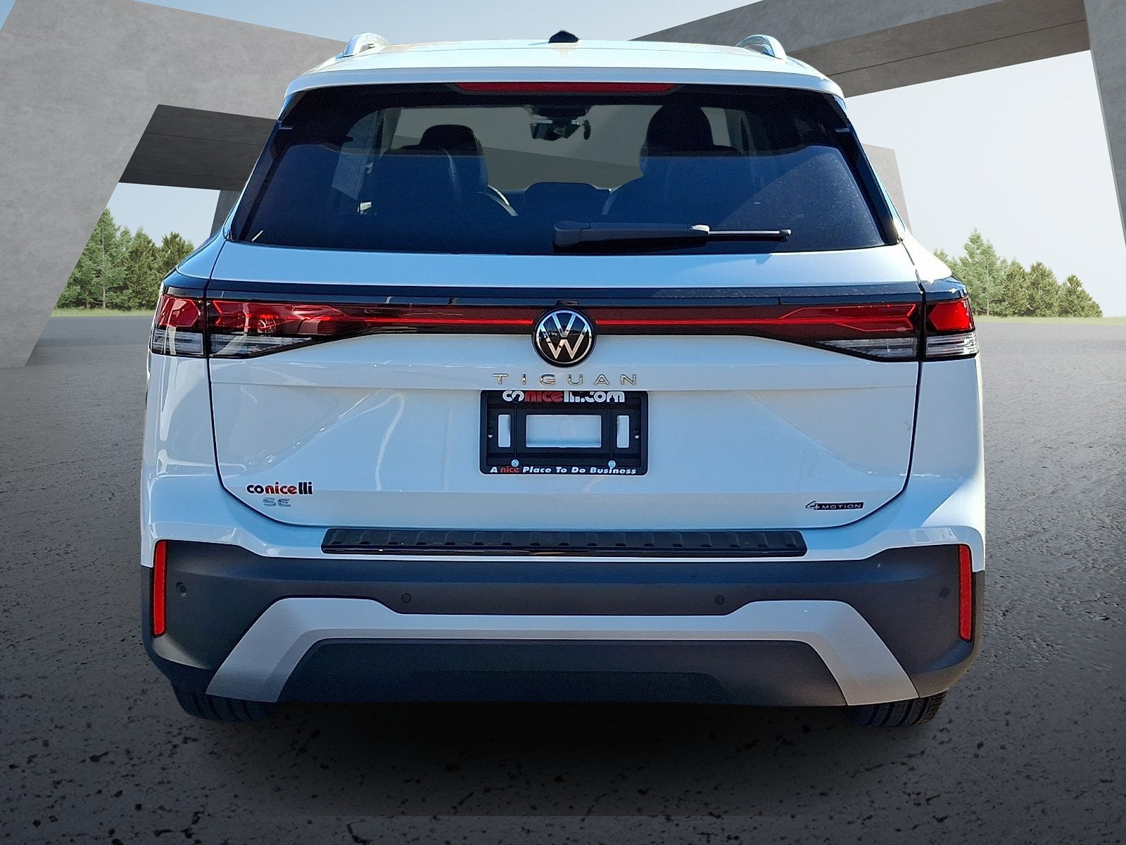 Used 2025 Volkswagen Tiguan SE AWD/4WD image 5