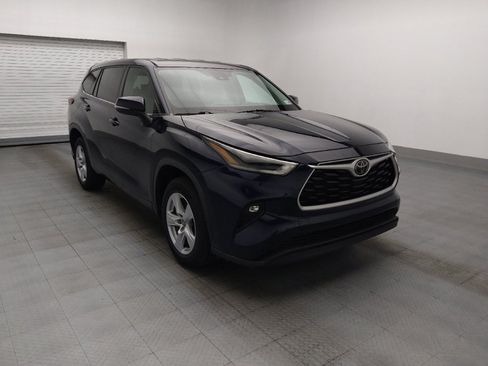 Used 2021 Toyota Highlander LE FWD image 13