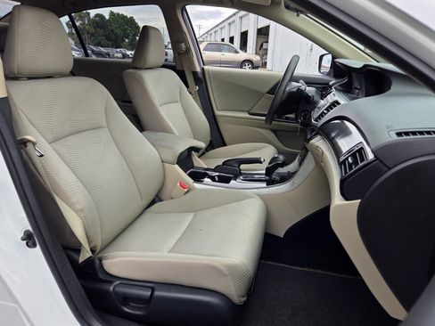 Used 2017 Honda Accord LX image 17