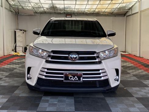 Used 2017 Toyota Highlander XLE AWD/4WD image 2