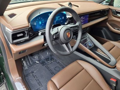 New 2026 Porsche Macan 4 Electric image 4